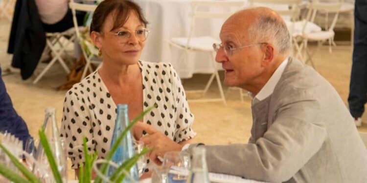 Sophie Joissains, maire d'Aix-en-Provence et Philippe Wahl, PDG de La Poste aux Rencontres économiques d'Aix le 6 juillet 2024 (Crédit Ville d'Aix)