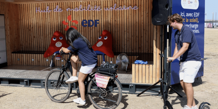 Le hub de mobilité urbaine d'EDF installé sur les plages du Prado à Marseille (Crédit Gomet')