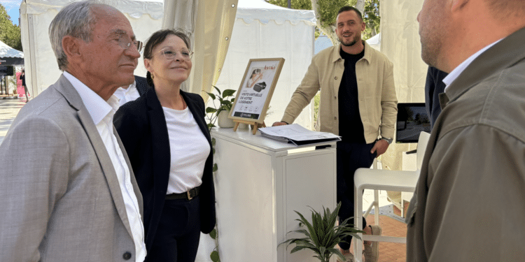 Sophie Joissains en visite sur les stands des Estivales du logement samedi 14 septembre 2024 (Crédit Gomet')