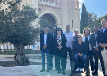 Le groupe Rassemblement Marseillais, dans les 11/12 eme arrondissement de Marseille, face à Sylvain Souvestre (LR). (Crédit photo : Rassemblement Marseillais)