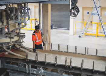 Fos-sur-Mer : le groupe allemand Knauf inaugure son usine de plaques de plâtres