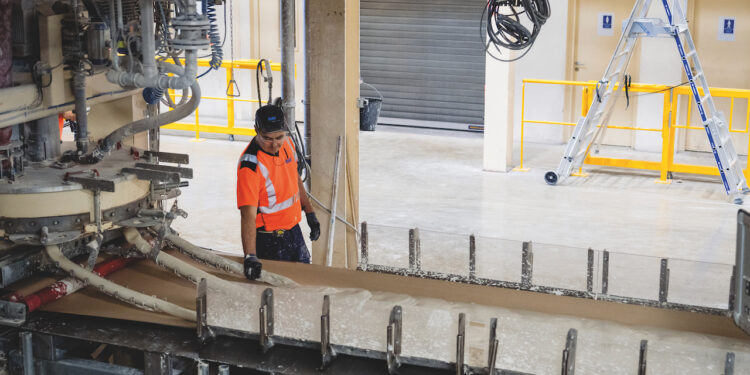 Fos-sur-Mer : le groupe allemand Knauf inaugure son usine de plaques de plâtres