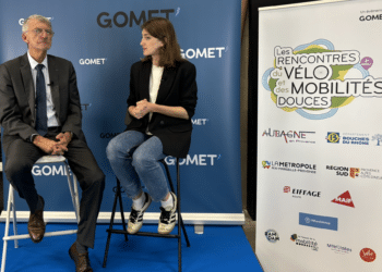 Jean-Pierre Serrus interrogée par Julie Rampal-Guiducci aux 3e Rencontres du vélo et des mobilités douces organisées par Gomet' à Aubagne le 9 octobre (Crédit Gomet')