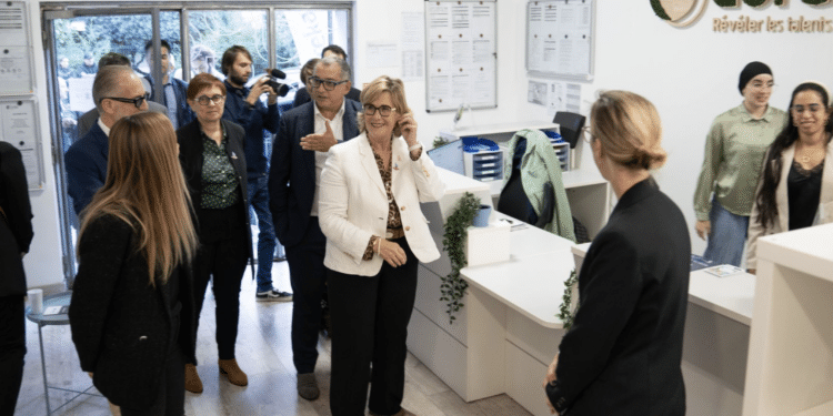 La ministre Marie-Agnès Poussier-Winsback en visite chez Eureka à Marseille @La Varappe