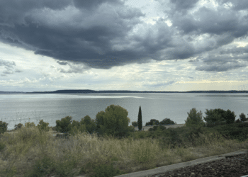 La zone de l'étang de Berre pourrait subir de très fortes précipitations ce dimanche 27 octobre (Crédit Gomet')