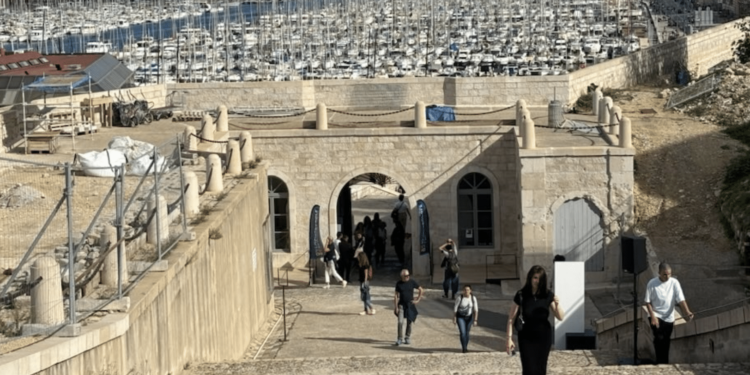Le premier Salon du livre métropolitain à la Citadelle de Marseille. (Crédit photo : Gomet)