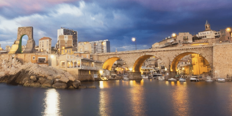 Le restaurant L'Épuisette en suspend sur les eaux du Vallon des Auffes (Crédit L'Épuisette)