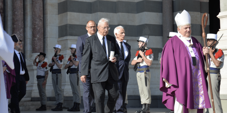 Claude Bertrand (au centre) aux obsèques de Jean-Claude Gaudin jeudi 23 mai 2024 (Crédit JYD/Gomet')