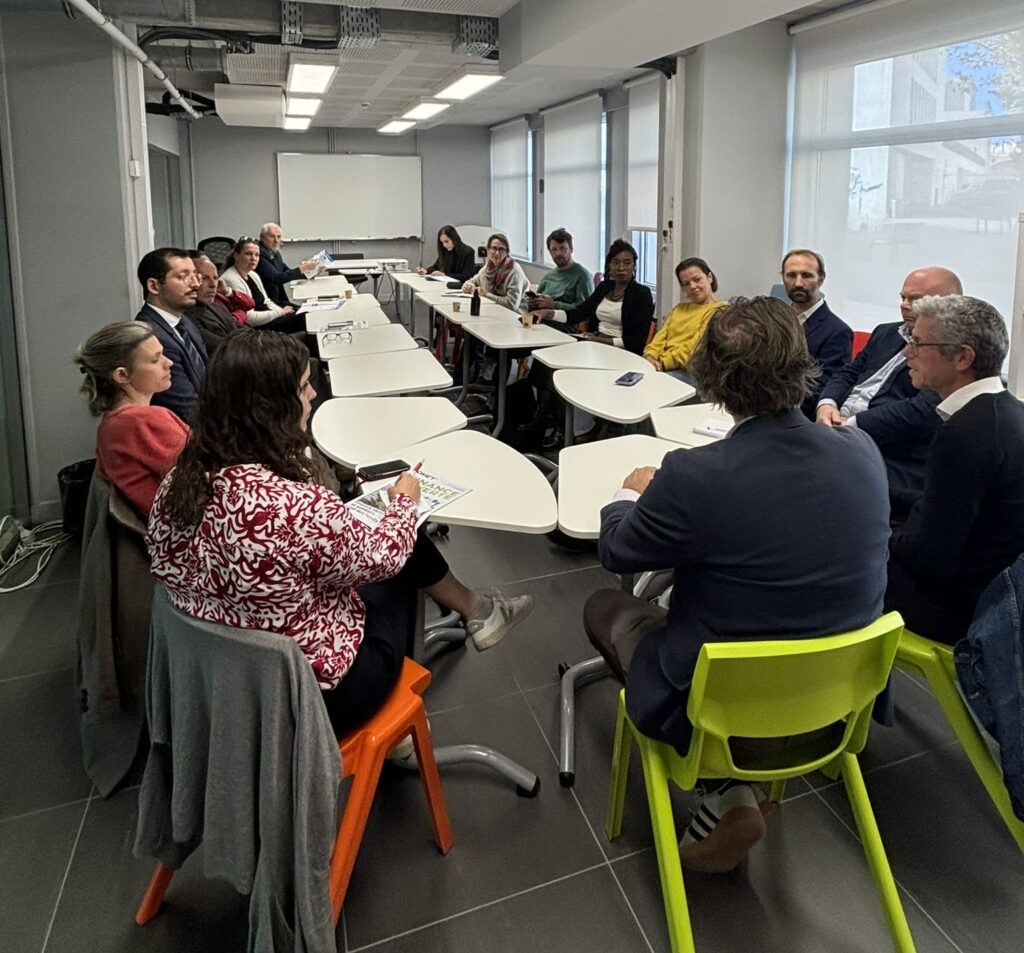 La communauté naissance des financiers solidaires réunie lors des 2e Rencontres de la finance verte et solidaire à Marseille le 22 novembre 2024 (Crédit Gomet')