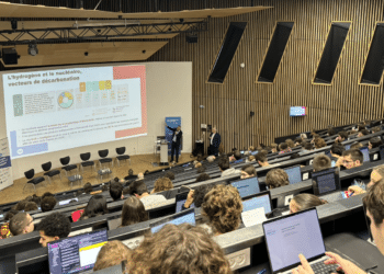 Les élèves des Conférence des grandes écoles (CGE) ESAIP, École d'Ingénieurs SeaTech Ecole d'ingénieurs KSI Junior Centrale Marseille France sont venus nombreux assister au 2e forum “Nos énergies en question(s)” consacré à l’hydrogène et au nucléaire
