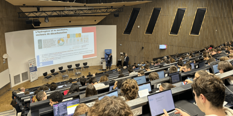 Les élèves des Conférence des grandes écoles (CGE) ESAIP, École d'Ingénieurs SeaTech Ecole d'ingénieurs KSI Junior Centrale Marseille France sont venus nombreux assister au 2e forum “Nos énergies en question(s)” consacré à l’hydrogène et au nucléaire