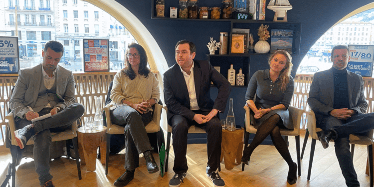 Les responsables du collectif Une génération pour Marseille