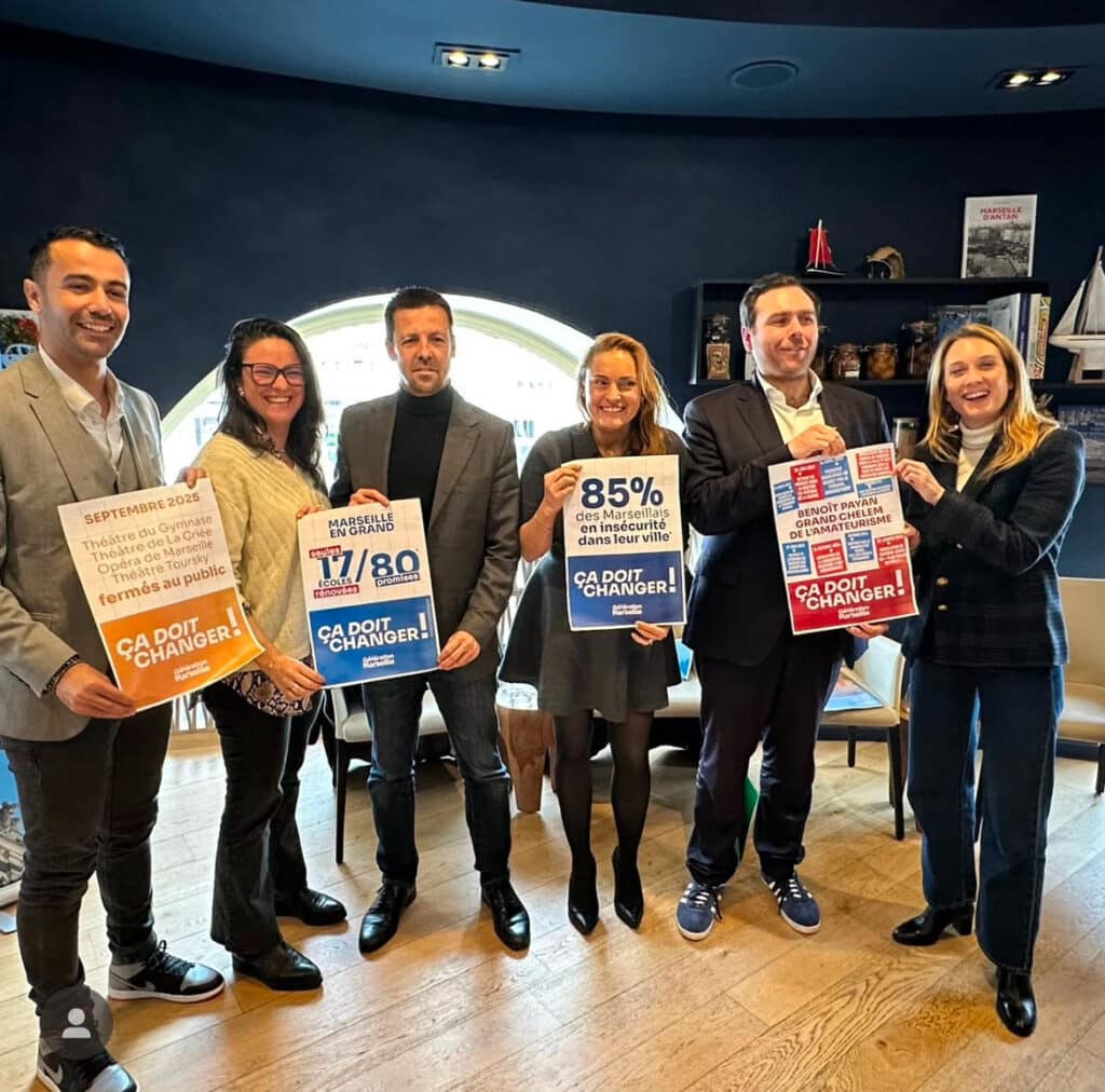 Les représentants d'une Génération pour Marseille avec leurs affiches de campagne (crédit : DR via Marine Pustorino sur Instagram)