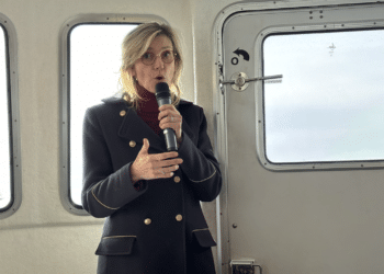 Agnès Pannier-Runacher en décembre 2023 en visite à Port de Bouc à bord du navire Helios (Crédit archives Gomet')