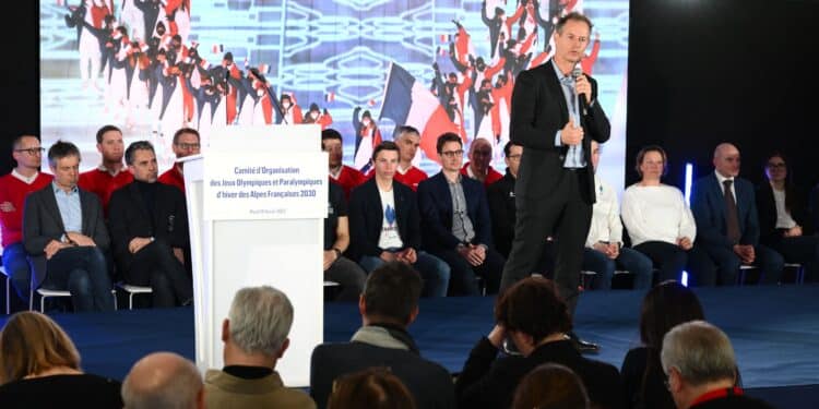 Le président du comité d'organisation des JO d'hiver 2030 Edgar Grospiron lors de la conférence de presse suivant l'assemblée générale constitutive du Cojop, mardi 18 février (crédit : ©CNOSF/KMSP)