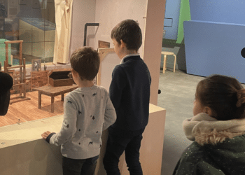 Découverte par les enfants, de La Petite Galerie Cezanne à la Manufacture (Crédit : Marius Linares / Gomet')