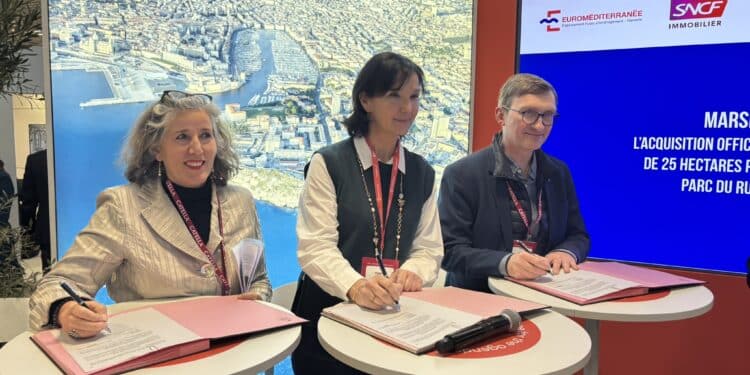 signature foncier gare du Canet