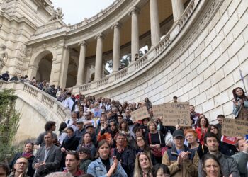 Rassemblement "Stand up for science" devant le Musée d'Histoire Naturelle à Marseille