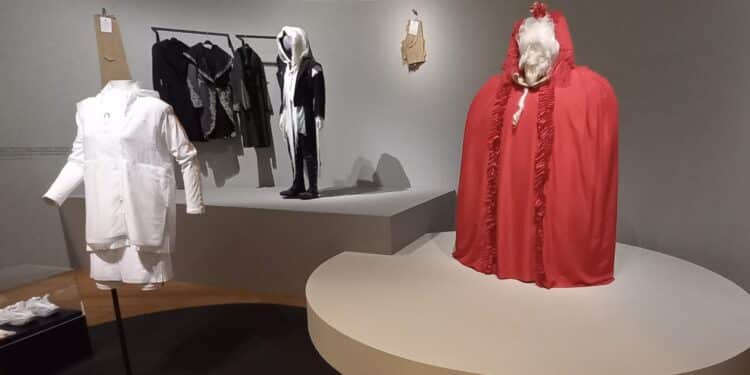 3 costumes de la cérémonie des JO 2024 entrent au Mucem