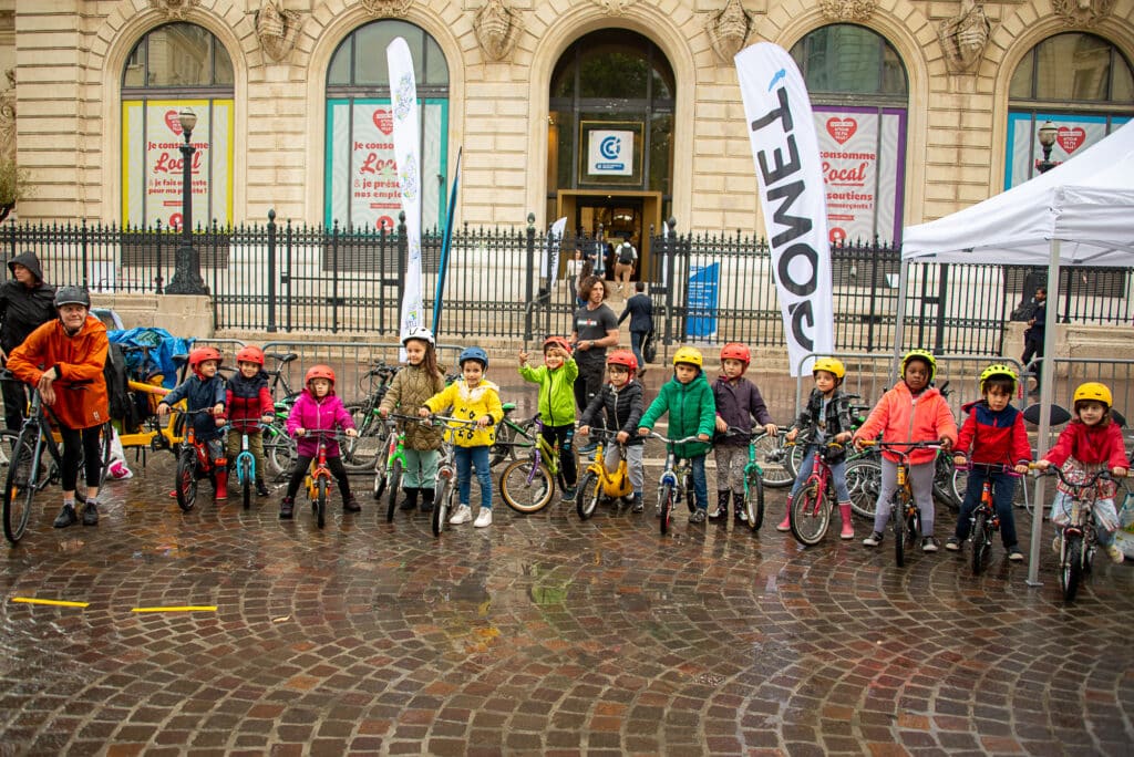 Animation vélo pour les écoliers de Marseille lors des Rencontres du vélo 2023 organisées par Gomet' (Crédit JY Delattre) 