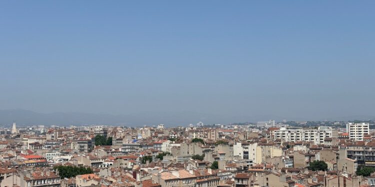 Le ciel de Marseille le 11 juin vu du toit d'AtmoSud dans le 6e arrondissement de Marseille (Crédit DR)