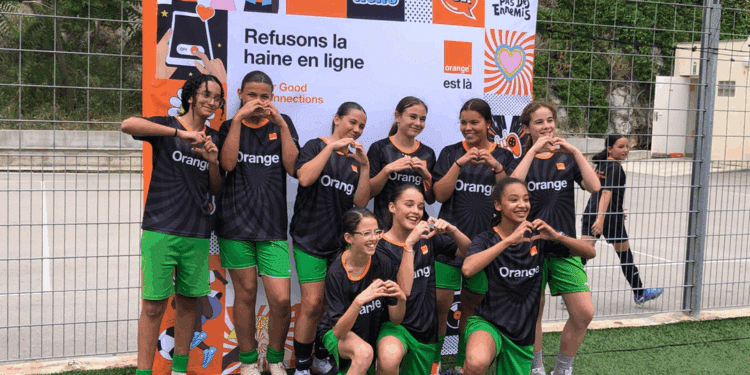 Prévenir les risques numériques chez les ados : Orange balle au pied