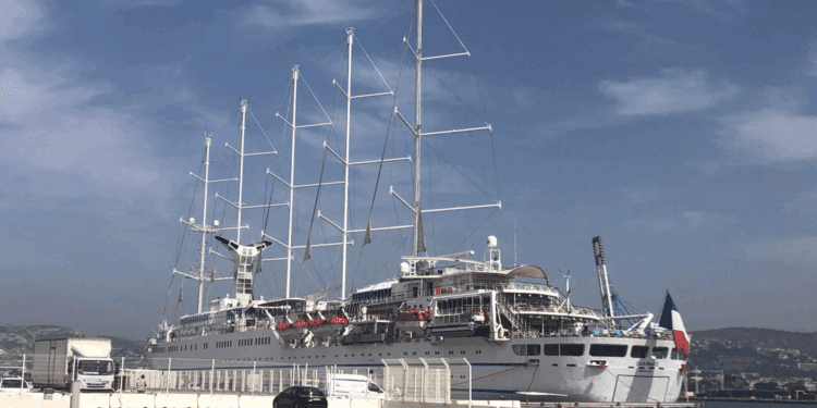 Club Med 2 en escale à Marseille : visite à bord avec le commandant