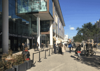 L'entrée des Terrasses du Port à Marseille (Crédit archives Gomet')