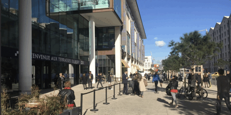 L'entrée des Terrasses du Port à Marseille (Crédit archives Gomet')