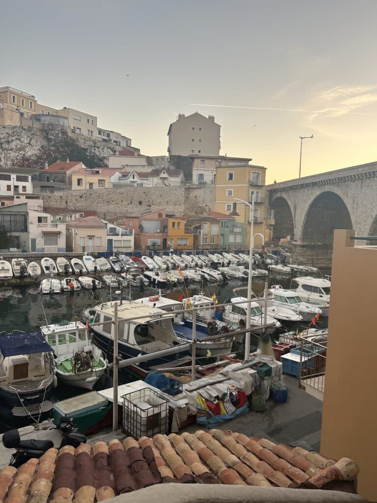 Vallon des Auffes, le pont et les maisons
