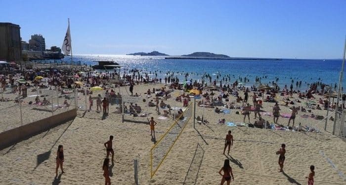 Eau de bonne qualité à la plage des Catalans
