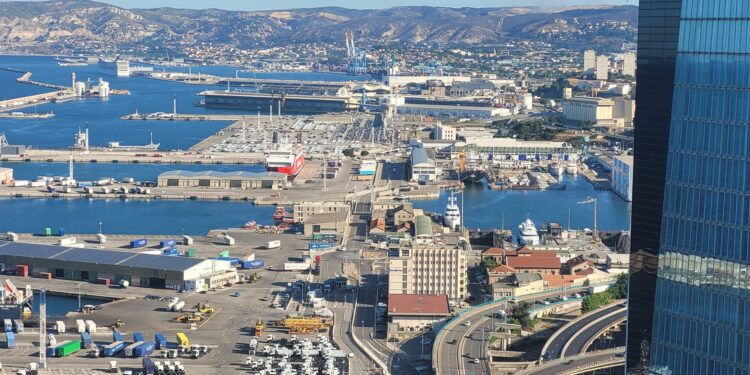 Pennes-Mirabeau – Marseille : l’incendie « en régression », retour progressif à la normale