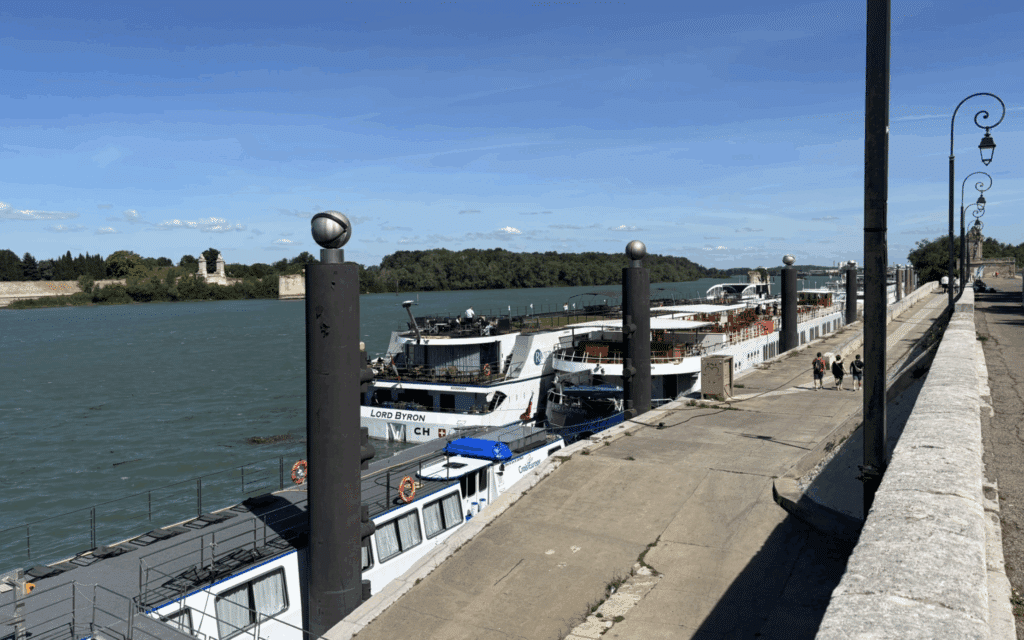 Le port de croisières fluviales à Arles (Crédit Gomet')