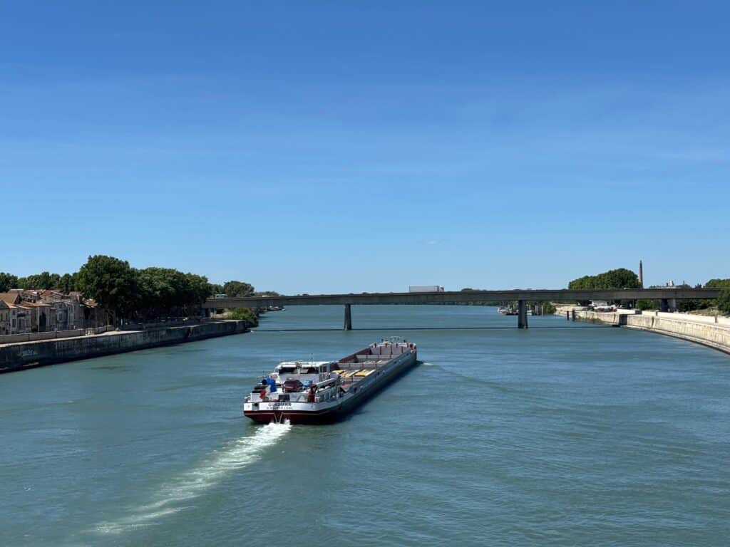 Rhenus transport fluvial Arles