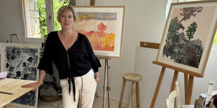 Alexandra Deman à Giens dans son atelier (Crédit Gomet')
