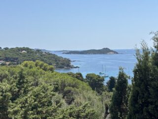 Vue sur l'île du Grand Rideau et Porquerolles depuis Giens (Crédit Gomet')