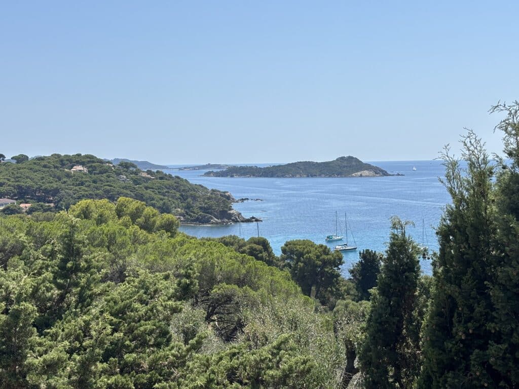 Vue sur l'île du Grand Rideau et Porquerolles depuis Giens (Crédit Gomet')