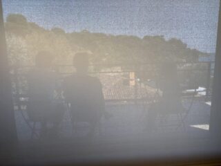 La terrasse du restaurant du Musée Niel port du Niel sur la presqu'île de Giens (Crédit Gomet')