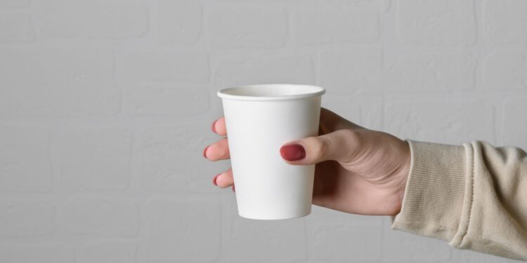 Gobelet en entreprise : réduire l’impact environnemental au bureau