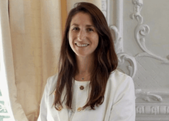 Lola Menahem a pris ses fonctions de sous-préfète des Bouches-du-Rhône et directrice du cabinet de la préfète déléguée du même territoire, Isabelle Epaillard, le 1er septembre 2025 / (Crédit : République française)