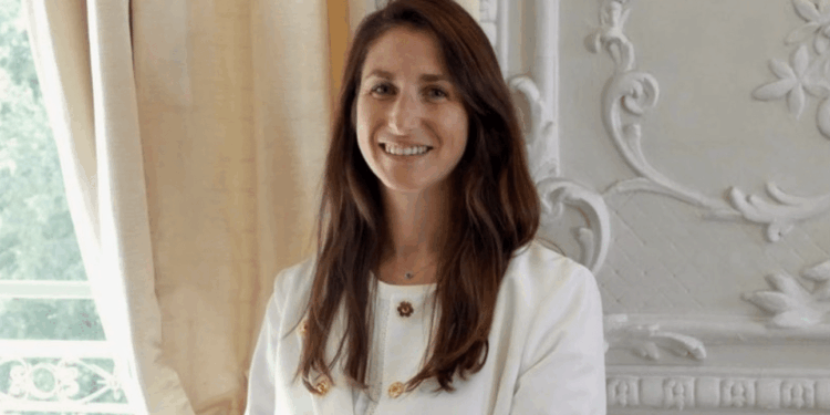 Lola Menahem a pris ses fonctions de sous-préfète des Bouches-du-Rhône et directrice du cabinet de la préfète déléguée du même territoire, Isabelle Epaillard, le 1er septembre 2025 / (Crédit : République française)