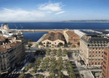 Le Phare Crédit © Corinne-Vezzoni-et-Associes-by-GolemImages