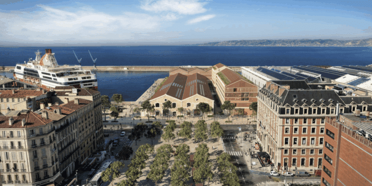 Le Phare Crédit © Corinne-Vezzoni-et-Associes-by-GolemImages