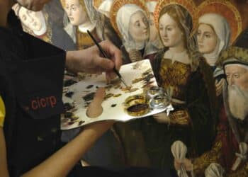 Restauration d’une œuvre picturale au CICRP - (© CICRP – O. Guillon)