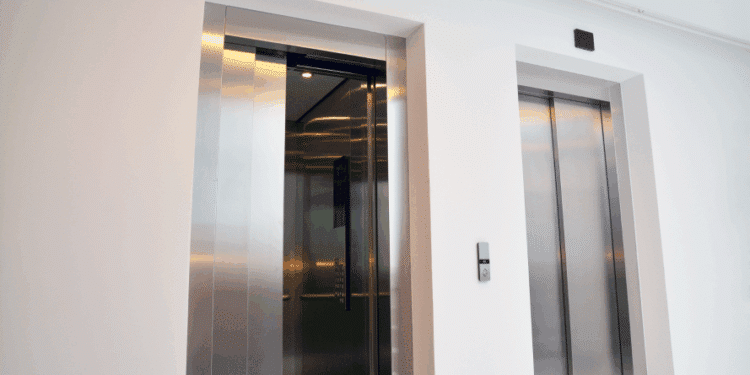 À cause de l’extinction des réseaux 2G et 3G, la majorité des ascenceurs installés en France sont menacés d’être immobilisés