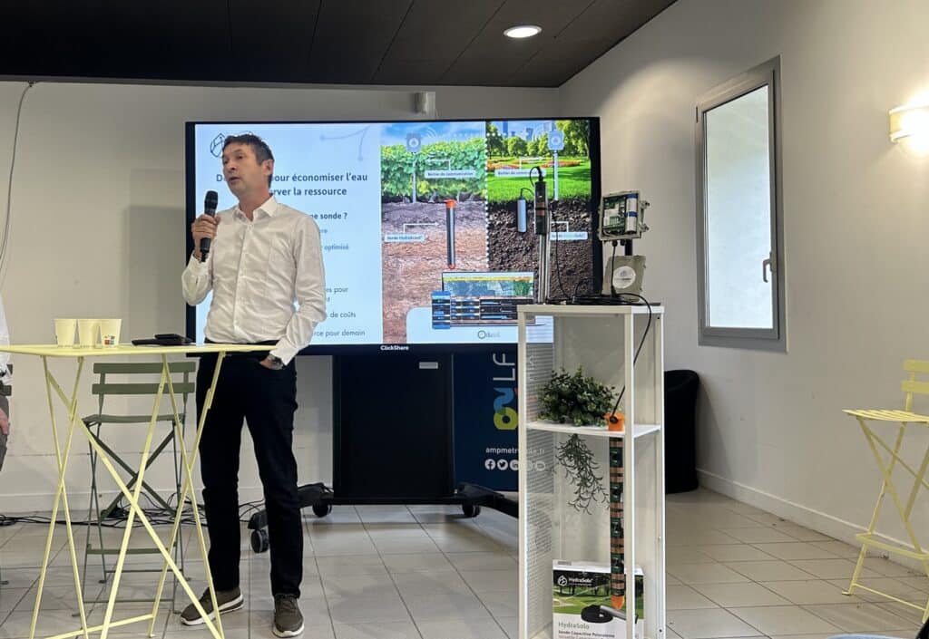 Francois Centlivre, co-fondateur de HSTI, présente ses capteurs HydrascouT