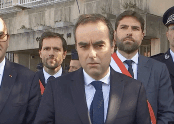 Déplacement du Le Premier ministre au commissariat de l’Haÿ-les-Roses le 11 octobre (Crédit @Gouvernement)