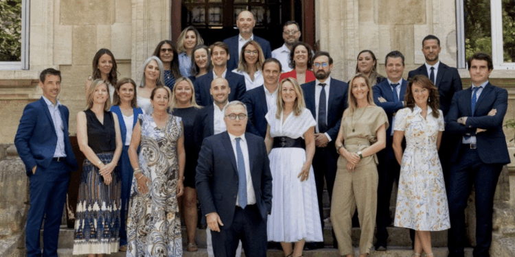 Les élus de la Chambre des Notaires des Bouches-du-Rhône avec leur président Jean-Michel Moulin au premier rang (Crédit Chambre des notaires)