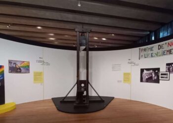 La guillotine en hommage à Robert Badinter au Mucem ©DV