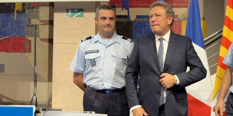 Le colonel Ludovic Ines aux côtés de François de Canson, le 1er octobre 2025 à l'Hôtel de Région (Crédit Gomet'/VG)